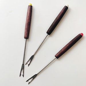 Vintage Wooden Handle Fondue Fork Set of 3 Brown Yellow White Red Tips Wood Handle Japanese Forks Kitchen Decor Cookware Serving Untensil