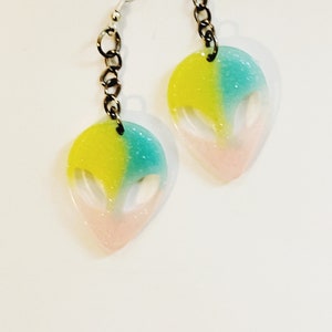 Alien Dangle Earrings Neon Multi-color Alien Retro Novelty Earrings UFO Sutter Space Theme Jewelry Festive Acrylic Wire Hook Glow Earrings