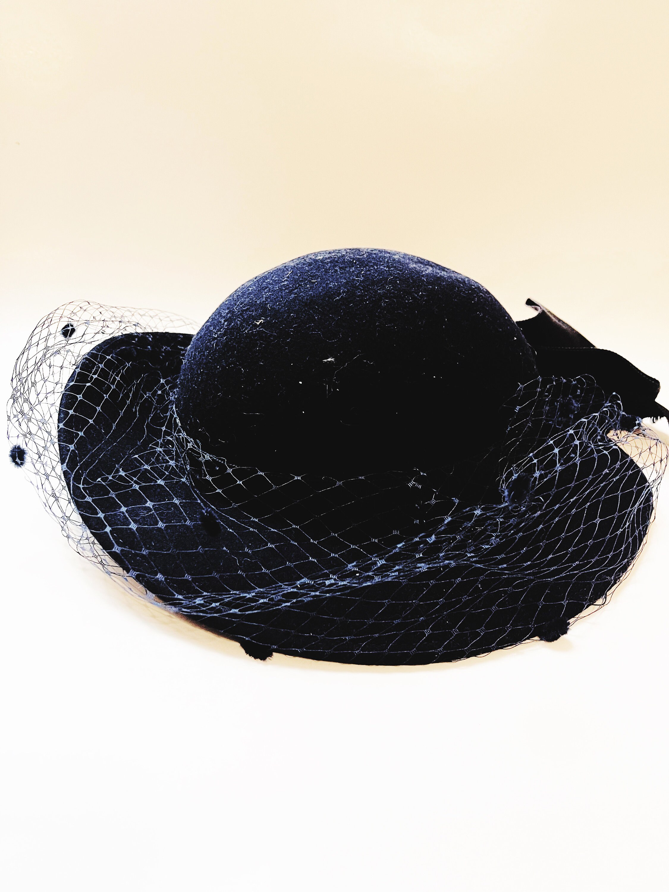 ELEGANT 1950\'s NAVY WIDE BRIM HAT WITH GROSGRAIN BOWS Vintage Navy Hat with Wide Brim and Dramatic Organza Loops  main image 4