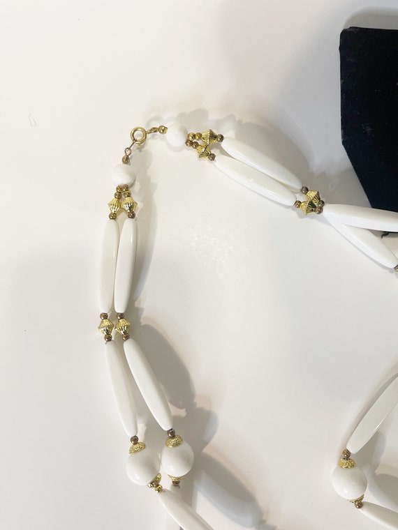 Vintage Double Strand White Beaded Necklace Round… - image 9