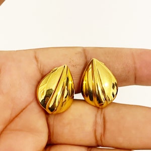 Vintage 1990s Monet Clip On Earrings Gold Tone Teardrop Clip-Ons Earrings Vtg Statement Earrings Gold Leaf Clip On Earrings image 5