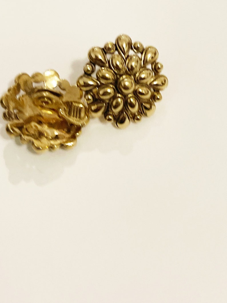 Vintage Napier Flower Clip On Earrings 1990s Gold Tone Napier Floral Clip-ons 90s Statement Earrings Vtg Napier Jewelry image 2