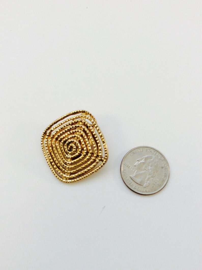 Square Gold Tone Scarf Clip Clasp Textured Openwork Scarf Accessory Minimalist Jewelry Metal Elegant Shawl Germany 60s Swirl Pattern Modern