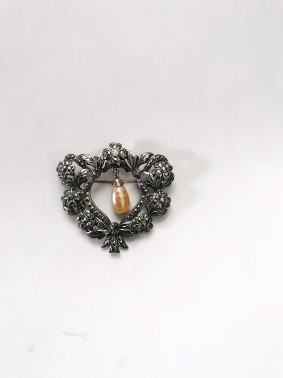 Vintage Heart Shape Floral Brooch with Dangling F… - image 4
