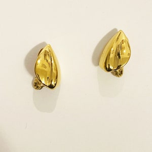 Vintage 1990s Monet Clip On Earrings Gold Tone Teardrop Clip-Ons Earrings Vtg Statement Earrings Gold Leaf Clip On Earrings image 10