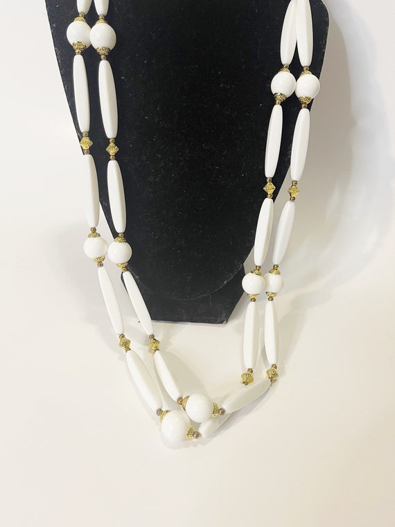 Vintage Double Strand White Beaded Necklace Round… - image 10
