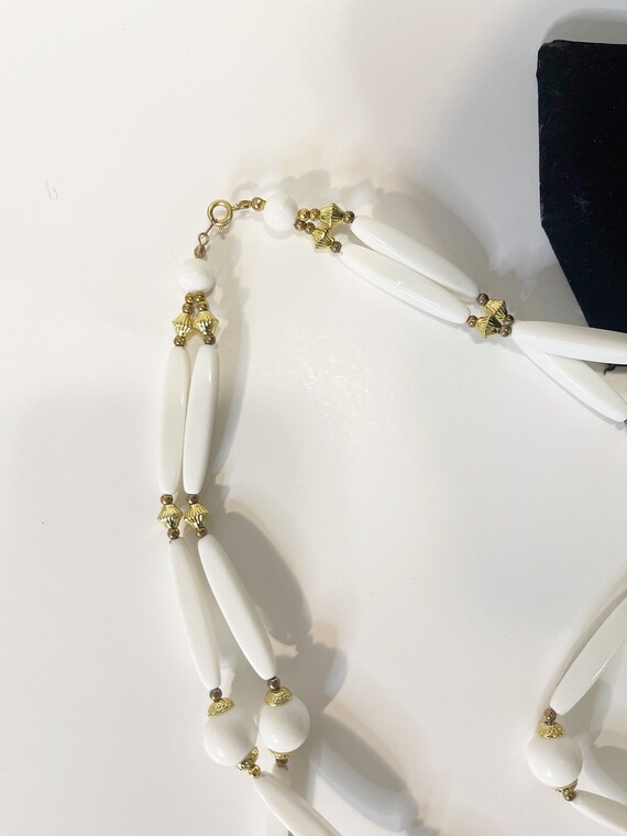 Vintage Double Strand White Beaded Necklace Round… - image 3