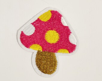 Patch de passar a ferro em cogumelo rosa: aplique com bolinhas e groovy