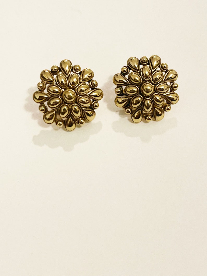 Vintage Napier Flower Clip On Earrings 1990s Gold Tone Napier Floral Clip-ons 90s Statement Earrings Vtg Napier Jewelry image 8