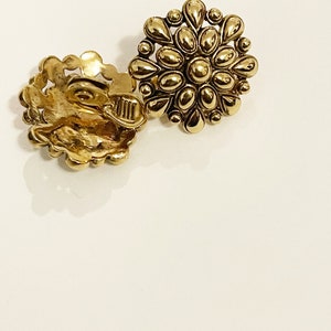 Vintage Napier Flower Clip On Earrings 1990s Gold Tone Napier Floral Clip-ons 90s Statement Earrings Vtg Napier Jewelry image 4