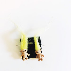 Vintage Troll Doll Earrings 1990s Mini Trolls with Yellow Hair Retro Novelty Jewelry Retro Yellow Troll Dangle Drop Kawaii Earrings
