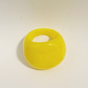 Yellow Lucite Ring Groovy Mod Yellow Ring Bright Yellow Plastic Ring 80&#39;s Ring Chunky Statement Ring Retro Ring Plastic Ring Acrylic Ring 7