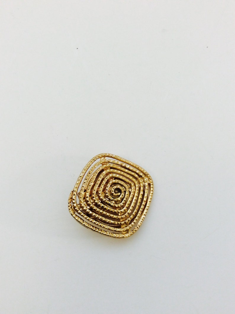 Square Gold Tone Scarf Clip Clasp Textured Openwork Scarf Accessory Minimalist Jewelry Metal Elegant Shawl Germany 60s Swirl Pattern Modern