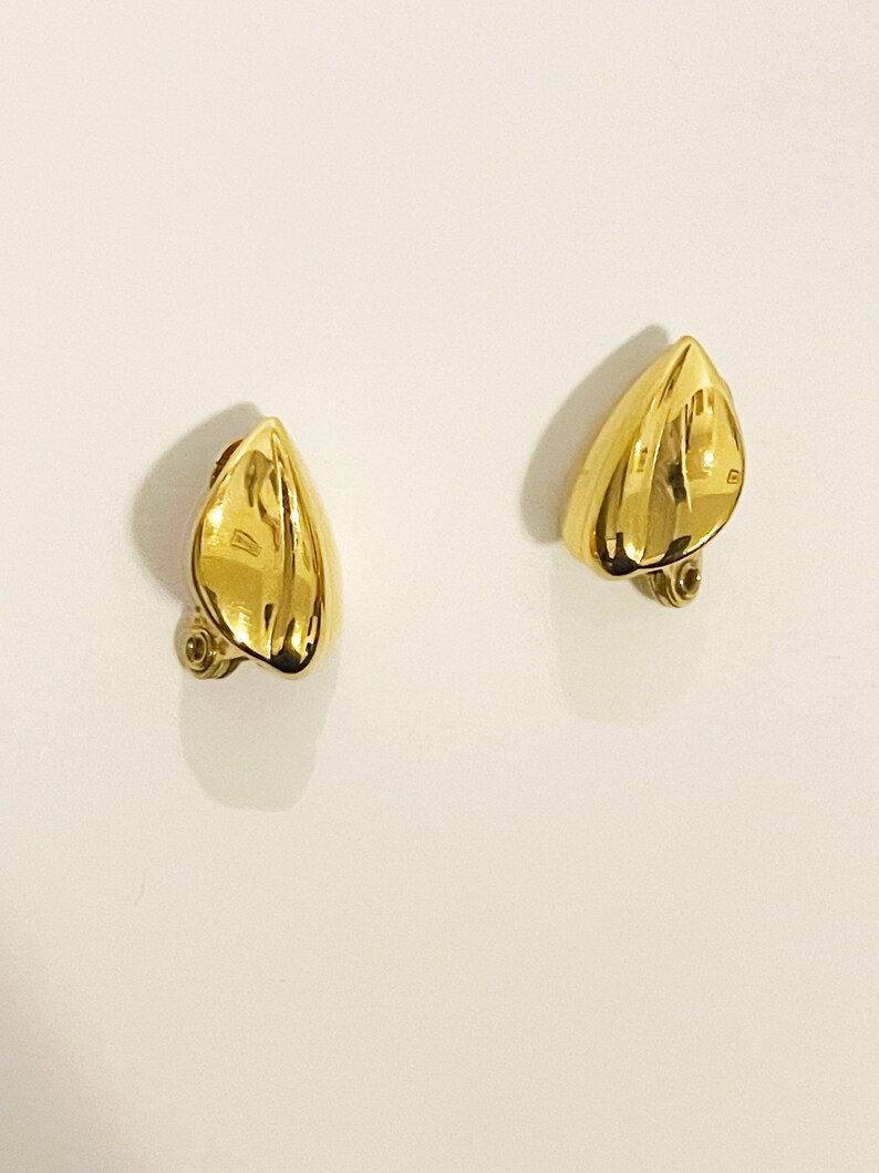 Vintage 1990s Monet Clip On Earrings Gold Tone Teardrop Clip-Ons Earrings Vtg Statement Earrings Gold Leaf Clip On Earrings image 3