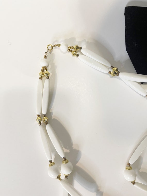 Vintage Double Strand White Beaded Necklace Round… - image 2