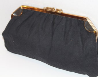 Vintage frizione nero cotone tessuto 1970, oro tono telaio e fibbia di metallo, catena maniglia elegante borsa, borsa di collezionisti, nero borsa