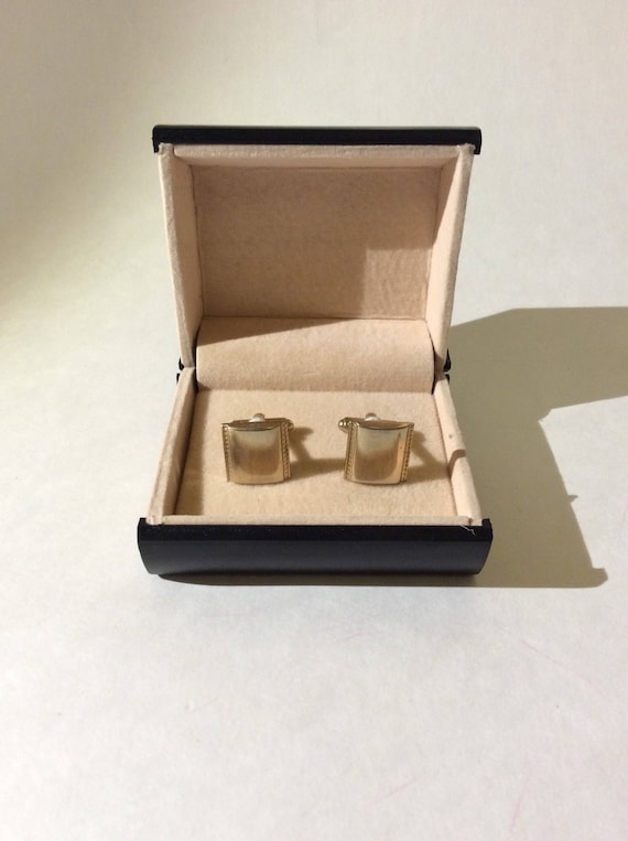 Vintage Silvertone Square Cufflinks: Retro Textured Edge Accessory