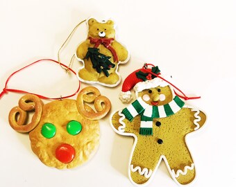 Vintage Gingerbread Reindeer Teddy Bear Christmas Ornaments Tree Decor Holiday Set of 3 Plastic Dessert Cookie Ornaments Sweet Factory