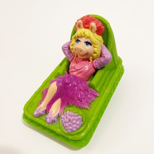 Miss Piggy Mcdonald&#39;s Toy Vintage McDonalds Toy Happy Meal Toy Retro Toys Cake Topper Henson Plastic Action Figures Vtg 1995