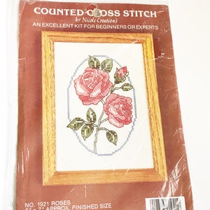 Zliczona Rose Cross Stitch przez Nicole kreacje dla początkujących i ekspertów, zszywanie poprzeczne w róże 1921 nr 5 "x 7" 1986 Vintage wzorców wzór