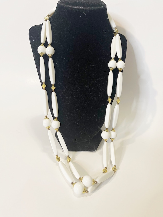 Vintage Double Strand White Beaded Necklace Round… - image 1