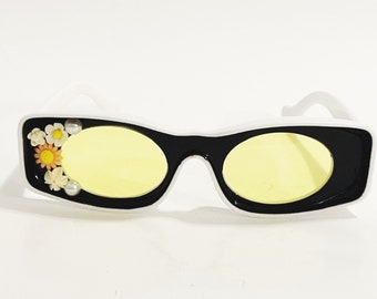 SALE Rhinestone Oval Sunglasses: Black & White Frame, Yellow  display picture 3