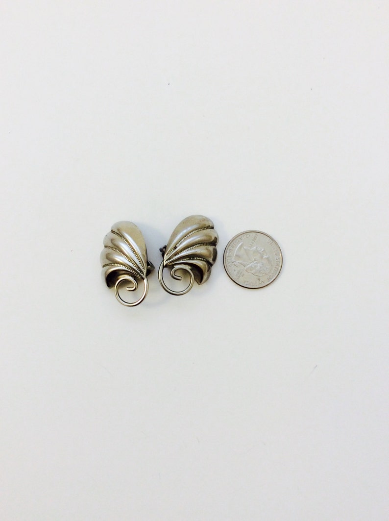 Vintage 1950's Fan Clip-on Earrings Silverplated Retro Leaf Clip On Earring, Silver 50's Jewelry Mid Century Vtg Accessories, Seashell Beach image 5