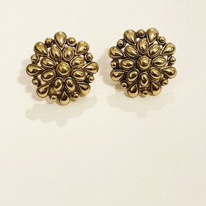 Vintage Napier Flower Clip On Earrings 1990s Gold Tone Napier Floral Clip-ons 90s Statement Earrings Vtg Napier Jewelry image 3