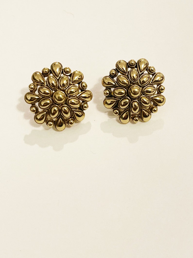 Vintage Napier Flower Clip On Earrings 1990s Gold Tone Napier Floral Clip-ons 90s Statement Earrings Vtg Napier Jewelry image 3