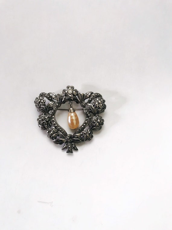 Vintage Heart Shape Floral Brooch with Dangling F… - image 5