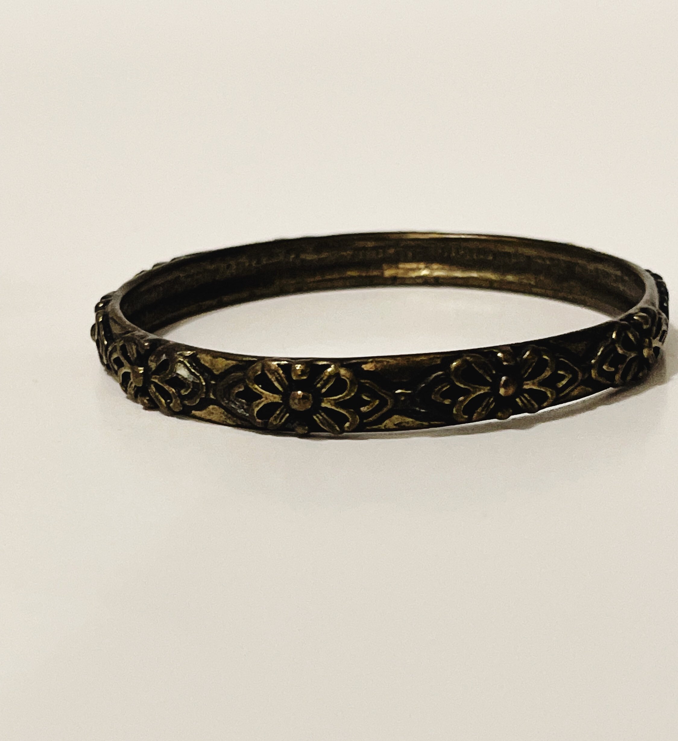 VINTAGE 80'S GOLD TONE DIAGONAL STRIPED MONET BANGLE