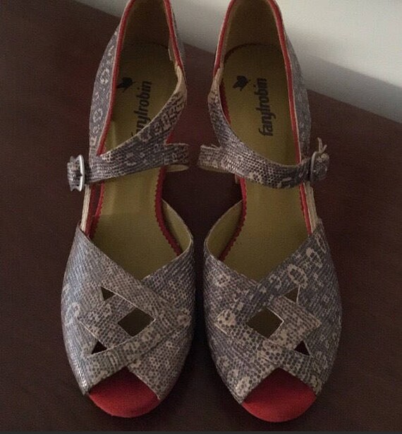 1997 Vintage Peep Toe Platforms by Faryl Robin siz