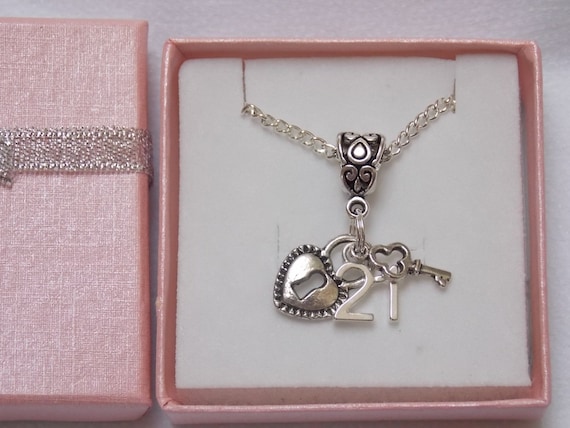 Details about   16th 18th 30th 40th Charm Keychain Birthday Gifts For Her Locket Heart Key Chain
