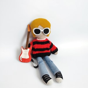 Kurt Cobain inspirierte handgemachte Stoffpuppe mit Gitarre