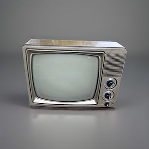 Quasar Solid State AP3232UW TV 1980 svartvit TV fungerande 11" skärm