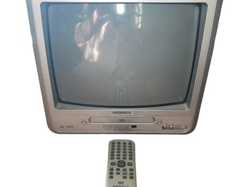 Mini televisor en blanco y negro 5.5” con radio AM y FM. Adaptador de  corriente VA. Hitech. $42.000. Somos Vieja Patagonia, tienda-museo,  librería,, By Vieja Patagonia