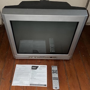 Sylvania 6420fe ゲーミングCRTテレビ（リモコン付き）。20インチフラットスクリーン、Sビデオ入力、取扱説明書付き。