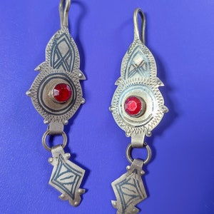 Vintage Tuaregue silver earrings with glass bead ethnic tribal jewelry