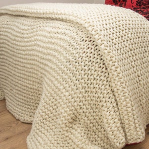 Chunky knit Blanket, Huge Knit Blanket, Hand Knit Afghan, Giant yarn, Super Chunky Blanket, Throw, Cream Lap Blanket, Large Knitted Afghan image 2