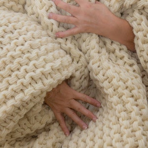 Chunky knit Blanket, Huge Knit Blanket, Hand Knit Afghan, Giant yarn, Super Chunky Blanket, Throw, Cream Lap Blanket, Large Knitted Afghan image 1