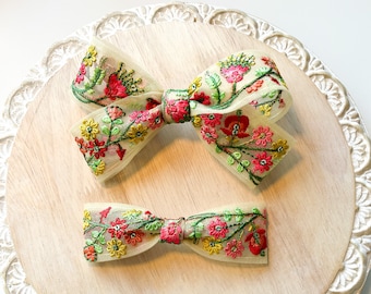 Geborduurde strik Verfraaid Bloemen Haarstrik Lint Haarstrik Pailletten Haarstrik Pastel Haarstrik bloemenmeisje Hoofdband verfraaid