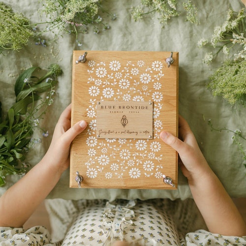 Presse-fleurs en bois héritage - marguerite délicate - grand pressoir botanique - herbier