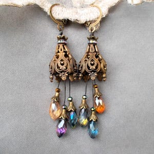 Orecchini con scintillanti gocce di cristallo vintage