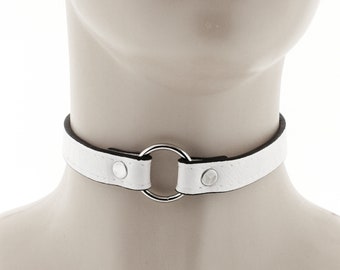 collier punk rock blanc, tour de cou blanc, collier en cuir végétalien, collier ras de cou, tour de cou anneau, tour de cou tout blanc avec boucle réglable