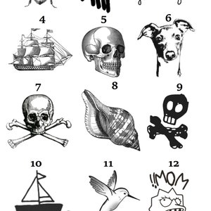 Może przedstawiać: Zestaw 12 czarno-białych ilustracji przedstawiających różne wzory, w tym pszczołę, czaszkę i skrzyżowane kości, żaglówkę, muszlę, kolibra i postać z kreskówki. Ilustracje są ponumerowane od 1 do 12.