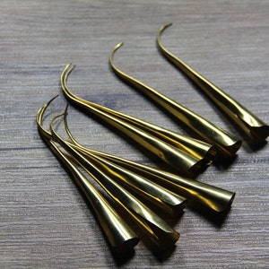 8 piezas. Uñas de metal dorado para danzas tradicionales del norte de Tailandia. (Fon-Leb)