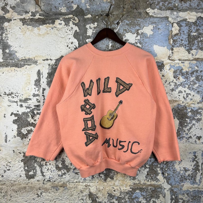 Sudadera con gráfico recortado vintage de los 90, color naranja, con guitarra Wildwood Music, talla grande imagen 1