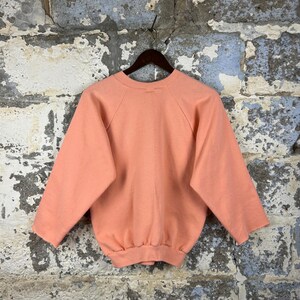 Sudadera con gráfico recortado vintage de los 90, color naranja, con guitarra Wildwood Music, talla grande imagen 2