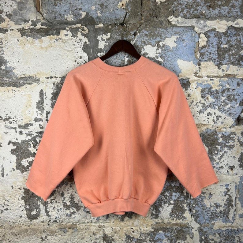 Sudadera con gráfico recortado vintage de los 90, color naranja, con guitarra Wildwood Music, talla grande imagen 2