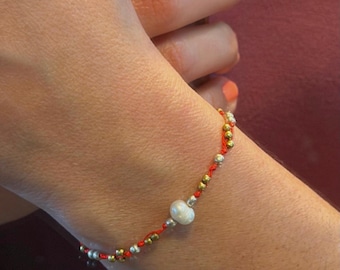 Hand Knotted Pearl Bracelet/Read Thread Bracelet/Delicate Beaded Bracelet/Minimal Everyday Jewelry/Adjustable Bracelet/Friendship Bracelet